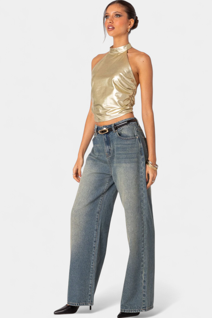 Reina – Top Halter Metálico y Radiante para Noches Audaces